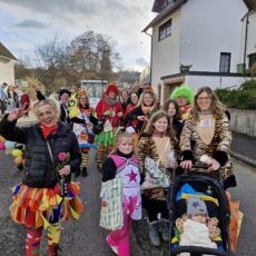 Farbenfroher Rosenmontagszug: Das Dorf feierte Karneval