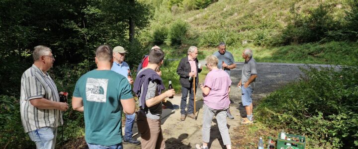 Durch die Muckeshardt über die Hüttenwiese in den Hauberg auf den Breiten Hähnen